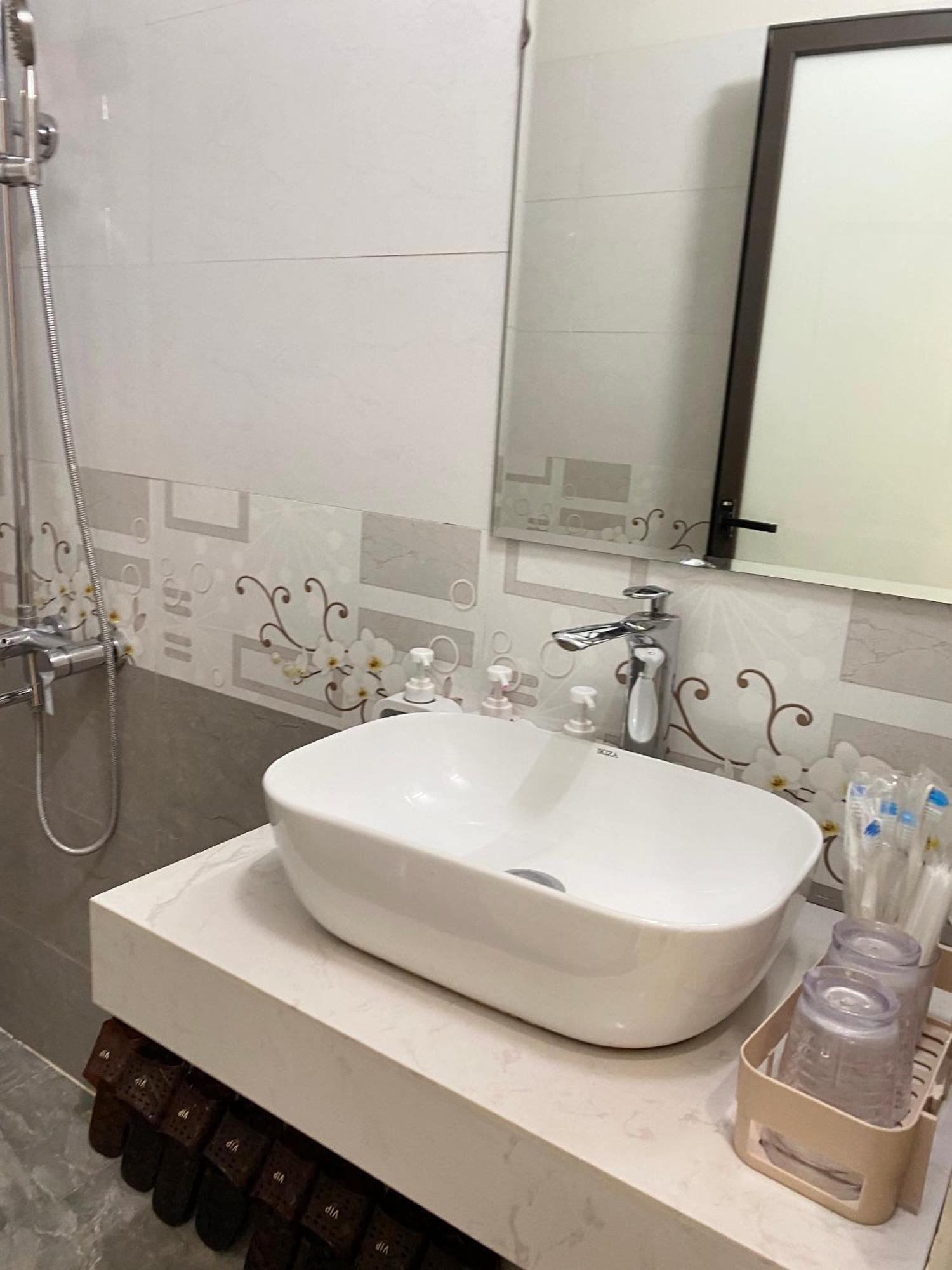 Nhà Nghỉ QUANG TRUNG Dong Van  Exterior foto